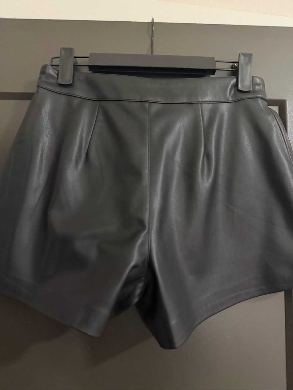 L’Agence Leather Shorts - Picture 5 of 5